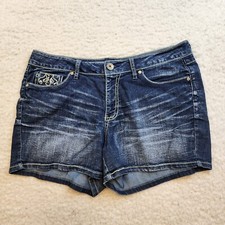 A New Approach Mid Length Jean Shorts 16 P Faded Whisker Blue Denim Stretch