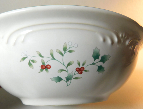 PFALTZGRAFF "WINTERBERRY" PATTERN ROUND VEGETABLE BOWL 8 3/4" - Picture 3 of 4