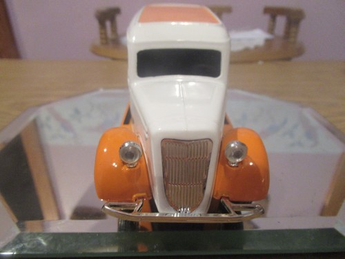 TENNESSEE VOLUNTEERS DIE CAST 1936 FORD PANEL VAN 1:25 SCALE # 12 IN FIRST SET - Picture 2 of 13