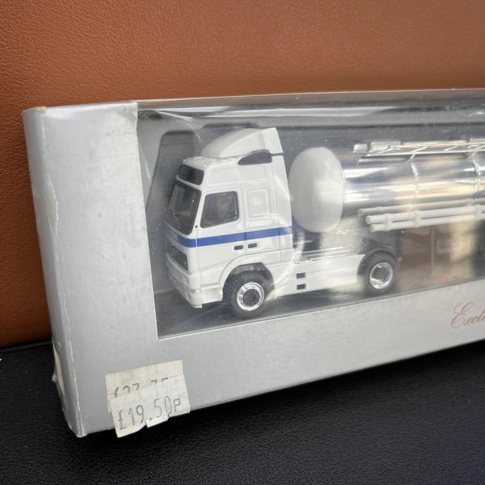 Herpa Volvo Nord Tank Truck 2387 Z2 - Image 2 of 4
