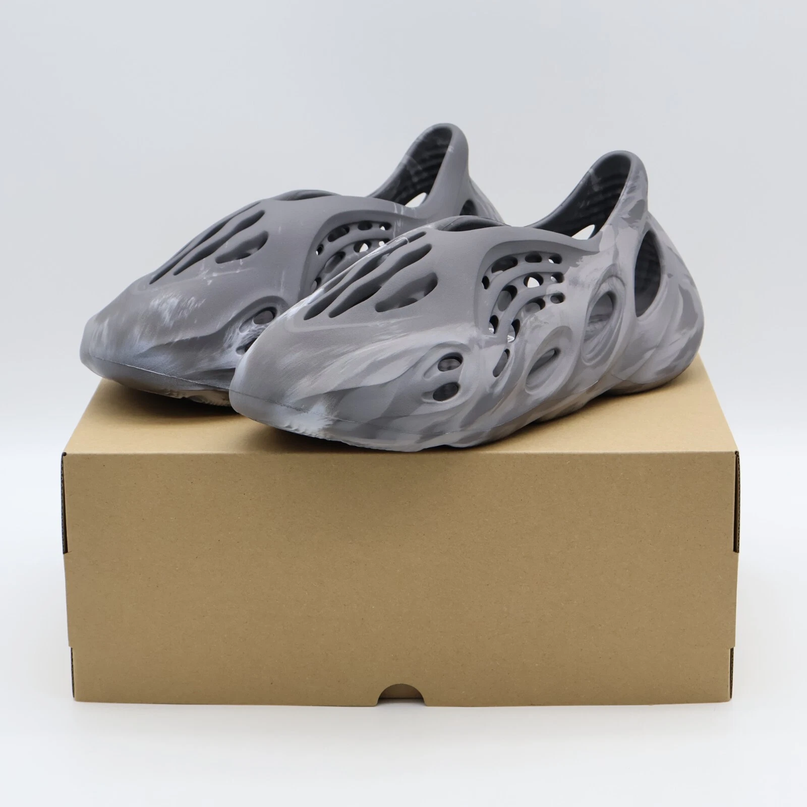 IE4931 adidas YEEZY Foam Runner MX Granite (uomo)