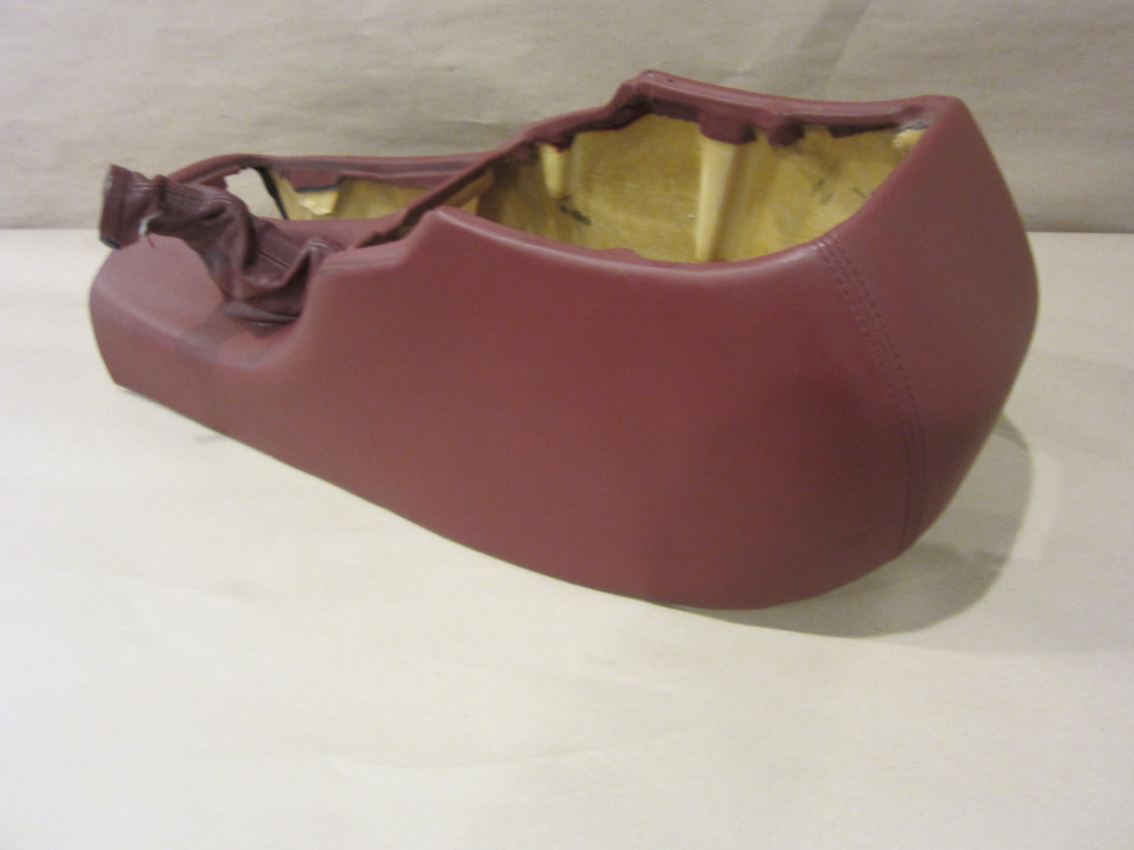 Maserati 4200 Spyder -  Center Console/Tunnel Cover/Bordeaux - Part# 66772300
