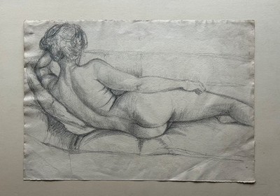 Zeichnung Anonym Liegender weiblicher Akt Frau Atelier 41,5 x 58,7 cm