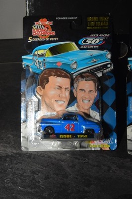 5 Jahrzehnte Petty Plymouth verschiedene wählen Lee & Richard Petty