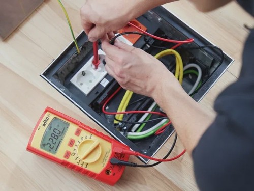 Wiha 45215 Digital Multimeter 1,000 V AC CAT IV - Picture 10 of 11