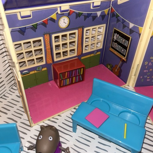 Peppa Pig's Deluxe School House Complete Playset Madame Gazelle Zoe Peppa HTF - Picture 2 of 7