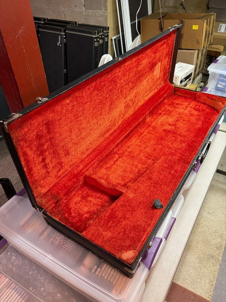 VINTAGE 1967-71 FENDER PRECISION BASS HS CASE w / KEYS