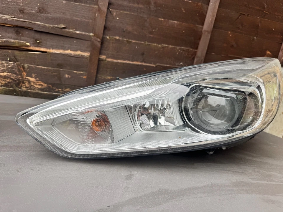 ford focus mk3 2017 upwards headlights xenon grey with couple of problems - Image 2 of 4