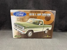 Moebius 1970 Ford F-100 Custom Short Bed Pickup 1:25 SC Plastic Model Kit 1228