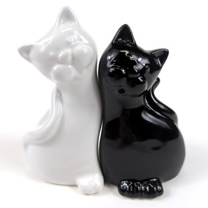 VTG Pair Ceramic Siamese Cat Salt Pepper Shakers Ying Yang Snuggle Black White