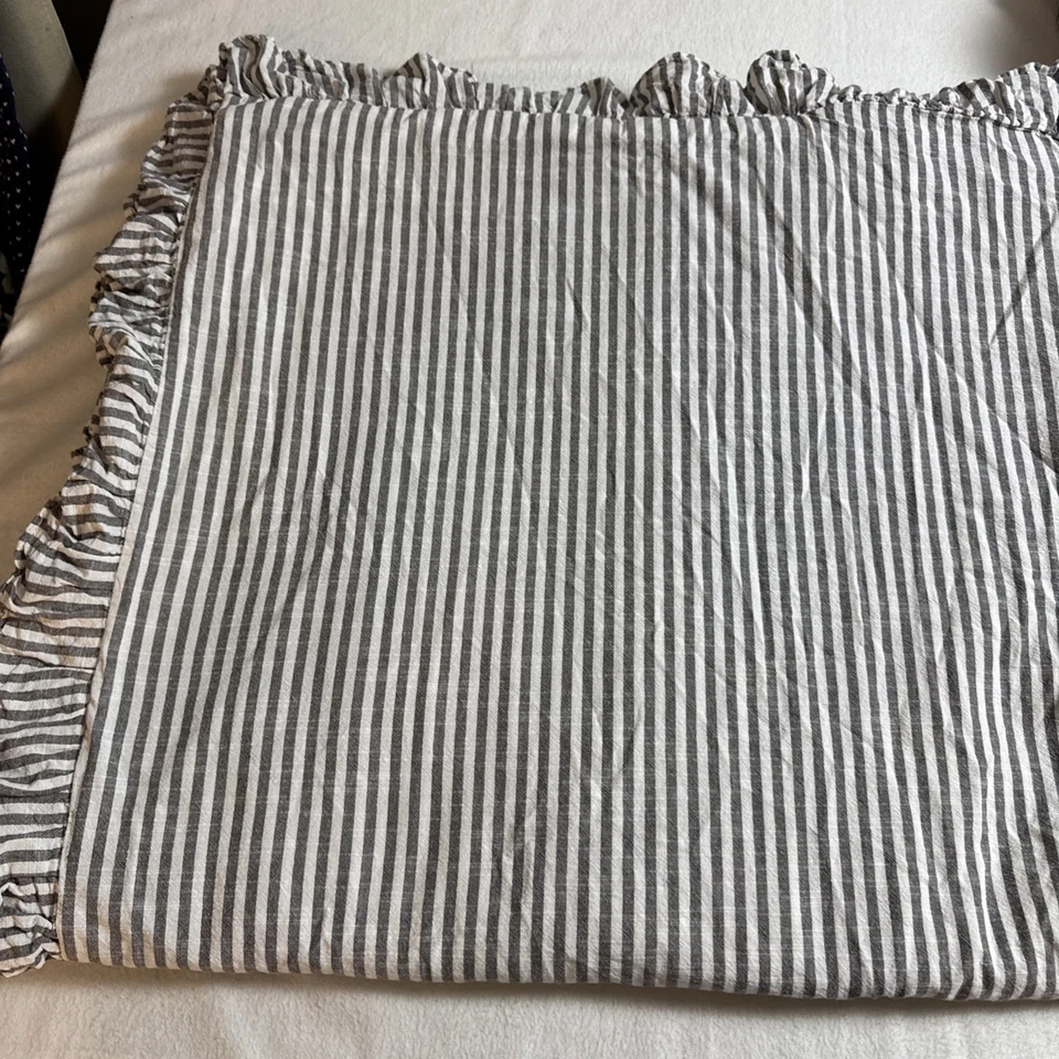 PB Pottery Barn Teen Emily Meritt Ruffle Stripe King пододеяльник серый белый - Изображение 2 из 4