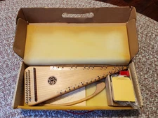 1987 Unicorn Strings Bowed Psaltry with accessories & bows