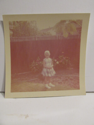 1960 VINTAGE FOUND PHOTOGRAPH COLOR ART OLD PHOTO AMERICAN BLONDE DRESS BACKYARD