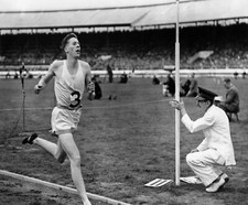 Record Breaking Athlete & Runner Roger Bannister Picture Photo Print 5