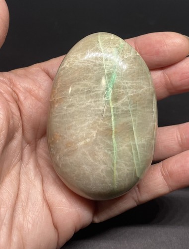 Garnierite Palm Stone Madagascar 153.4g Approx 2 1/2in - Picture 3 of 10