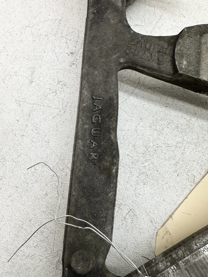 Jaguar XJL Portfolio 2015 brazo trasero derecho control Wishbone OEM 8W835K742AE Foto 4 de 4