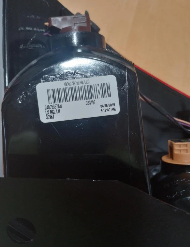 Luz trasera para Dodge Magnum 2005 06 07 2008 lado del conductor | 4805967AH Foto 2 de 4