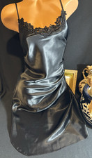 Vtg Satin Oily Shiny Gown Frilly Dress Venetian Lace n glig e nightgown M
