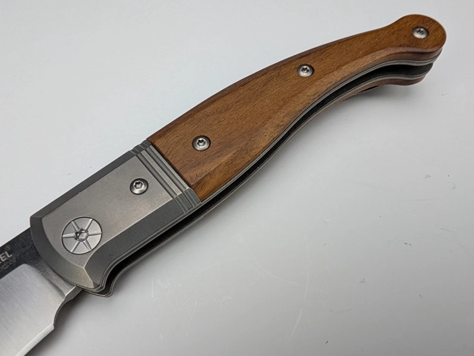 Cuchillo Plegable LionSTEEL Gitano 3.25" Herramienta Niolox Hoja de Acero Mango de Madera Santos Foto 3 de 4