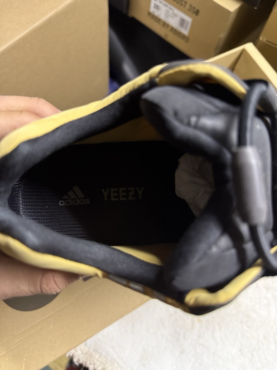Yeezy 700 View 5