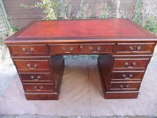ANTIQUE STYLE LEATHER TOP MAHOGANY TWIN PEDESTAL KNEE HOLE WRITING DESK + KEY
