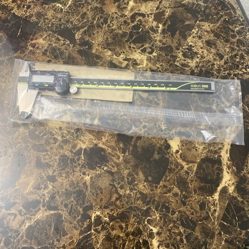 NEW MITUTOYO 8"New missing case and battery .. little rip on the plastic .