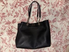 Borsa a tracolla Calvin Klein Hayden grande nera in pelle saffiano con catena