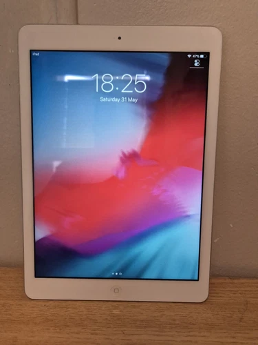 Apple iPad A1474 Air 1st Gen. 32GB, Wi-Fi, 9.7in - Silver Model MD789B/B  VVGC