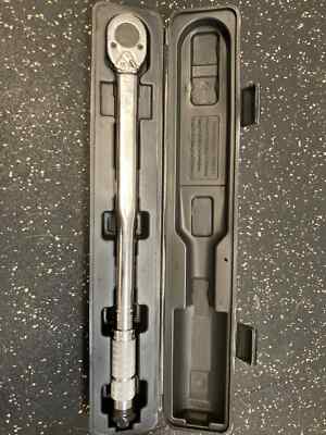 Amazon Basics 1/2-Inch Drive Click Torque Wrench - 20-150 foot-lb, 27.1-203.5 Nm