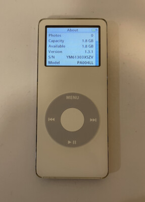 Apple iPod nano 1st Generation White (2 GB) Works Great