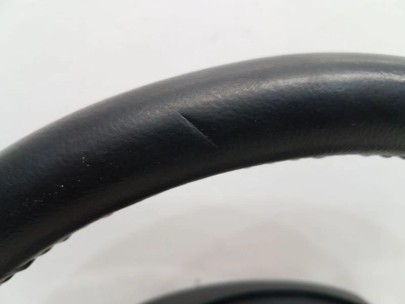 Volante Subaru Legacy Outback 2013 (2,5 L/CVT) *rasguños* Foto 2 de 4