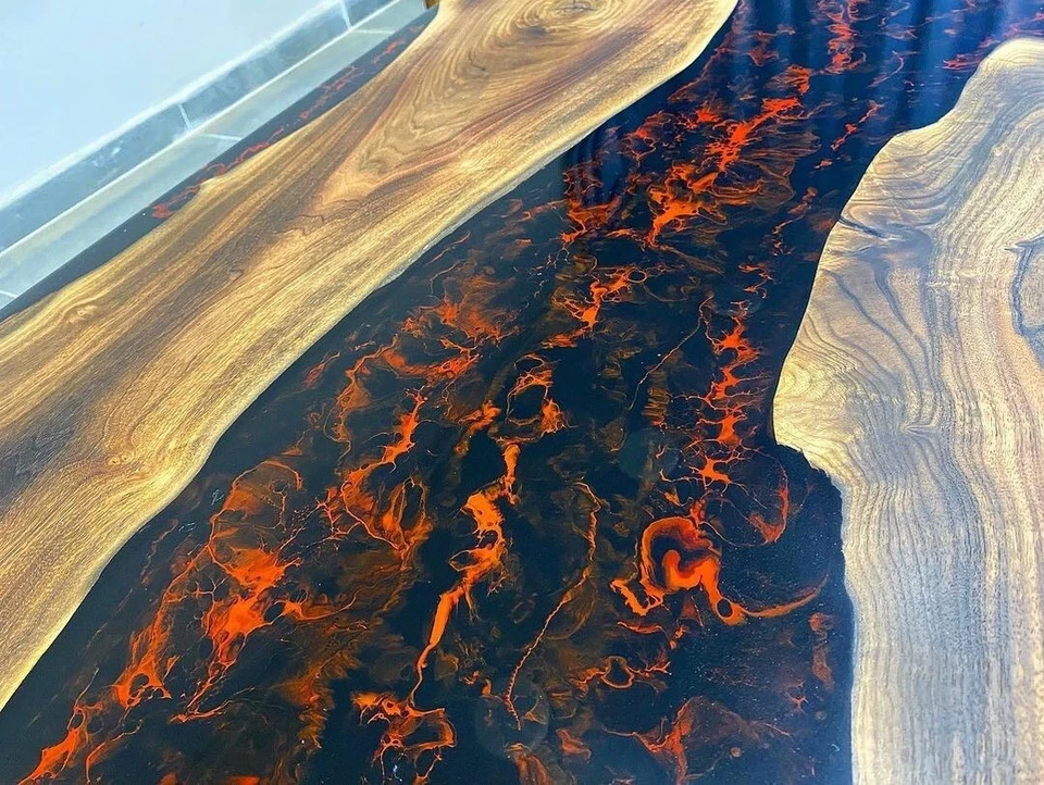 Mesa de río epoxi negro y rojo llama lava de nogal oscuro - comedor, café y pestaña final Foto 3 de 4