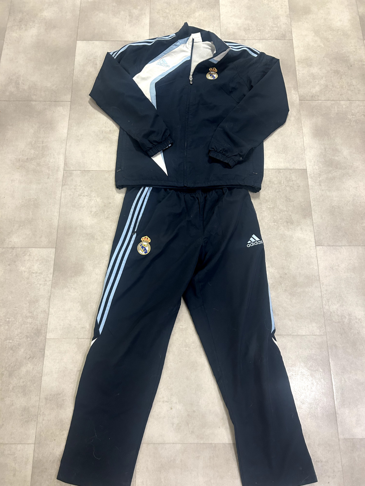 TRAJE DE FÚTBOL PARA HOMBRE MEDIANO 40/42 ADIDAS REAL MADRID 2009 AZUL Y BLANCO