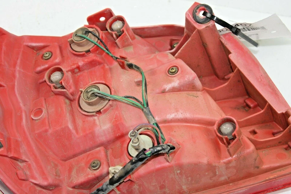 SAAB 92X 92x 9-2x 2005-06 vagón lado derecho pasajero luz de freno trasero OEM Foto 3 de 4