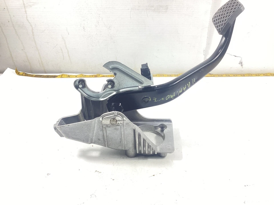 2010 - 2012 LAND ROVER RANGE ROVER HSE BRAKE STOP PEDAL ASSEMBLY OEM . - Image 4 of 4
