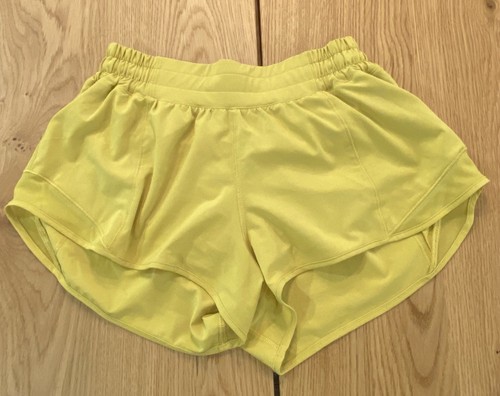 Lululemon Hotty-Hot Shorts gefüttert goldgelb Gr. 6 Shorts Damen Yoga