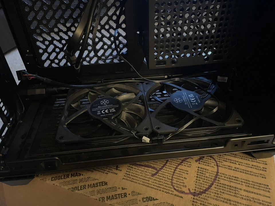 Cooler Master NR200P V2 with 2 slim fans and a 200mm riser - Image 3 of 4
