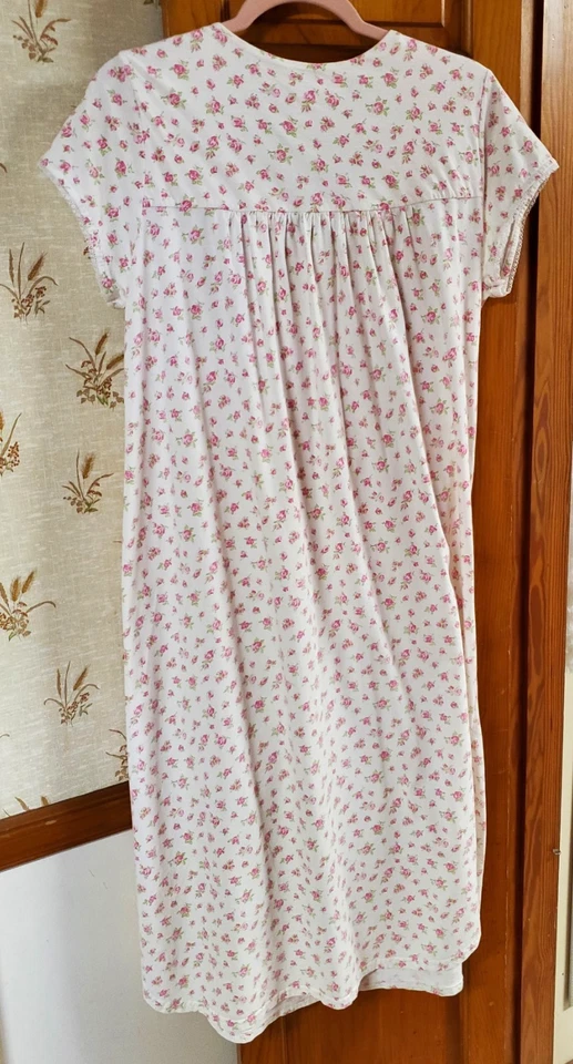 MISS ELAINE Cotton Nightgown Roses Appliques- Size L - Image 2 of 4