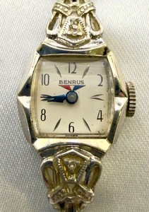 Sold at Auction: OMEGA Vers 1970 Montre bracelet pour femme en or blanc