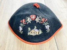 VINTAGE SWISS SWITERLAND BEANIE SOUVENIR HAT CAP WITH ALPINE LODGE RED BLACK