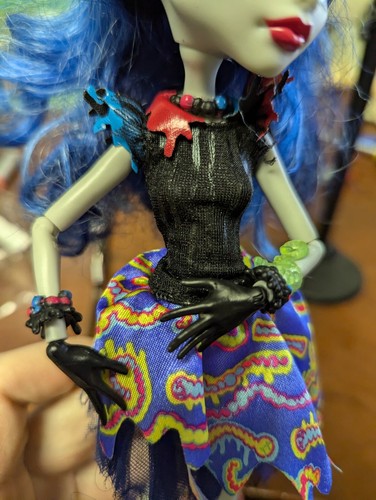 Monster High Sweet Screams Ghoulia Yelps With Clothes Shoes Accessories - Picture 3 of 8
