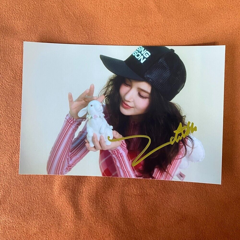 NEWJEANS DANIELLE Autographed Signed Photo K-POP Collection 4*6