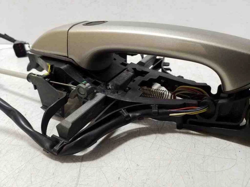 Empuñadura exterior puerta izquierda VOLVO XC60 30784204 2.0 diésel 120kw 2012 32166709 Foto 4 de 4