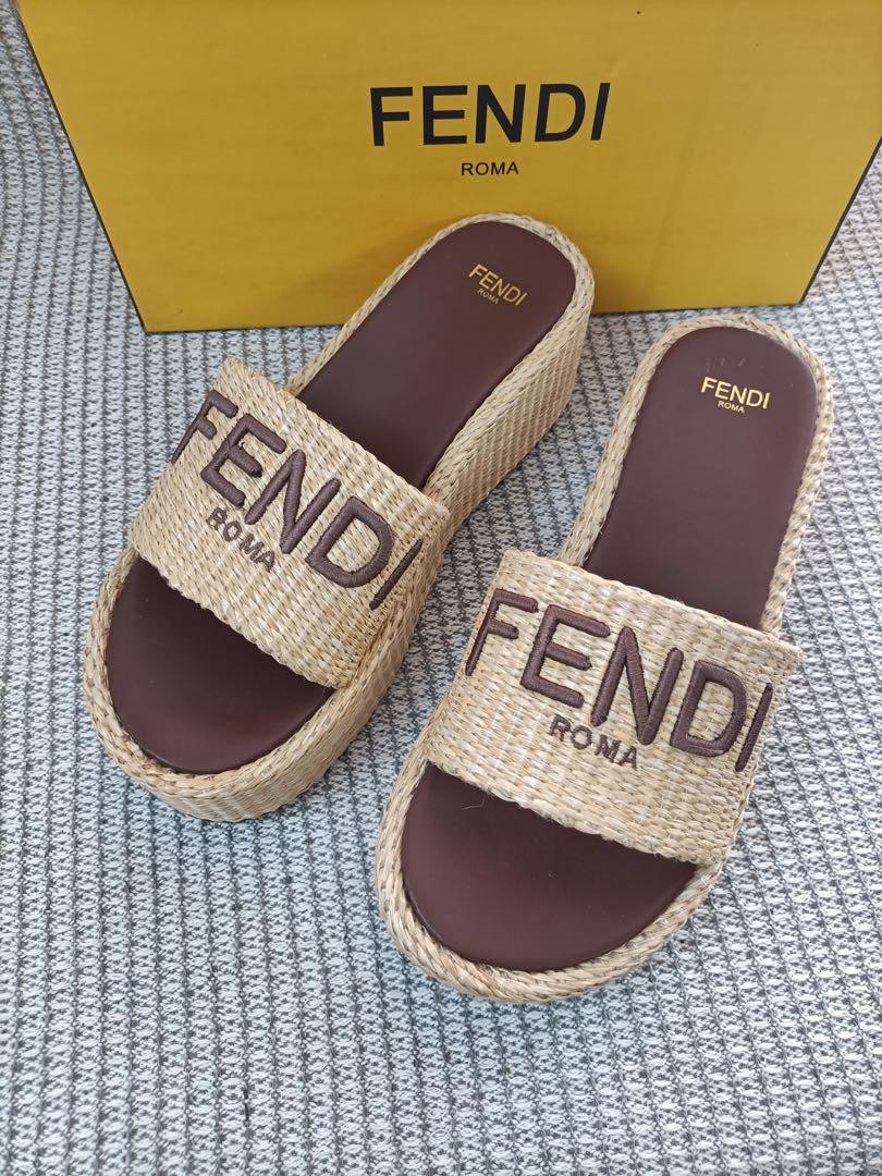 SAOLA Sandali sportivi Fendi US 6 5 usati in ottime condizioni suola spessa senza scatola