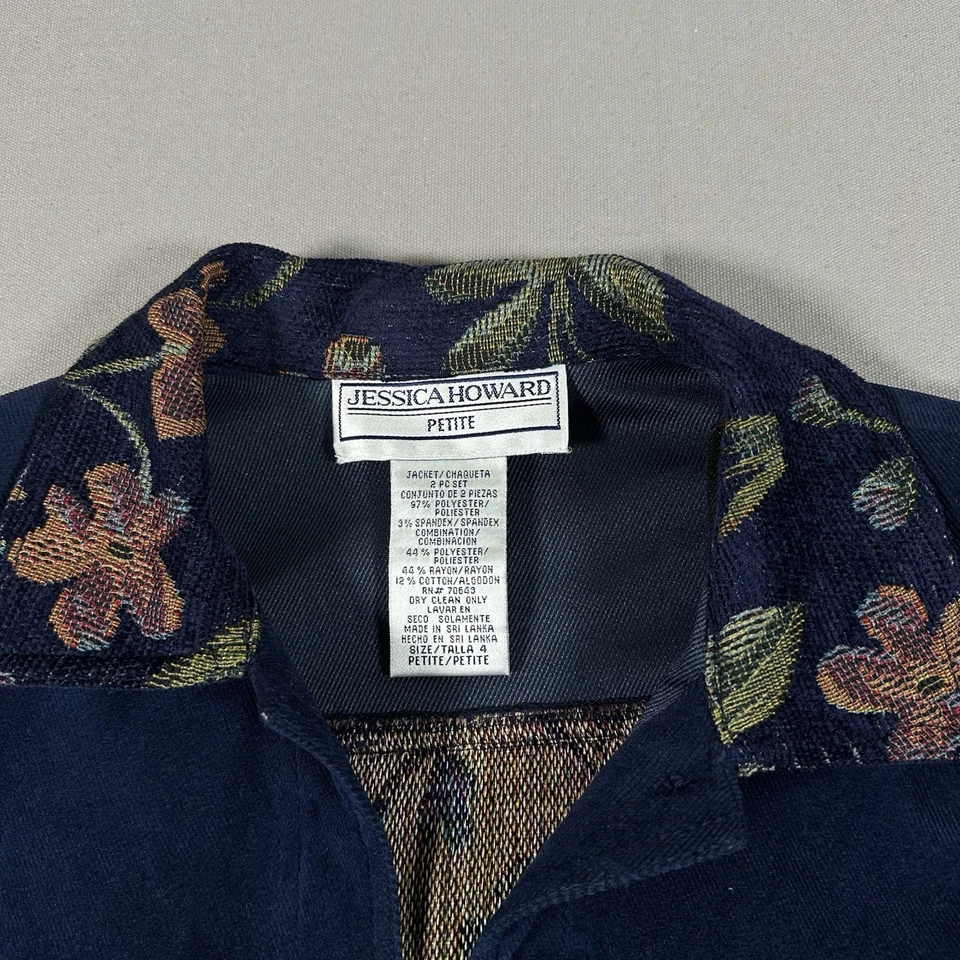 Chaqueta floral bordada Jessica Howard azul marino para mujer Petite 4 Foto 2 de 4