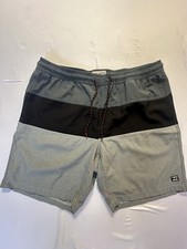 billabong board shorts 36 men Gray/black