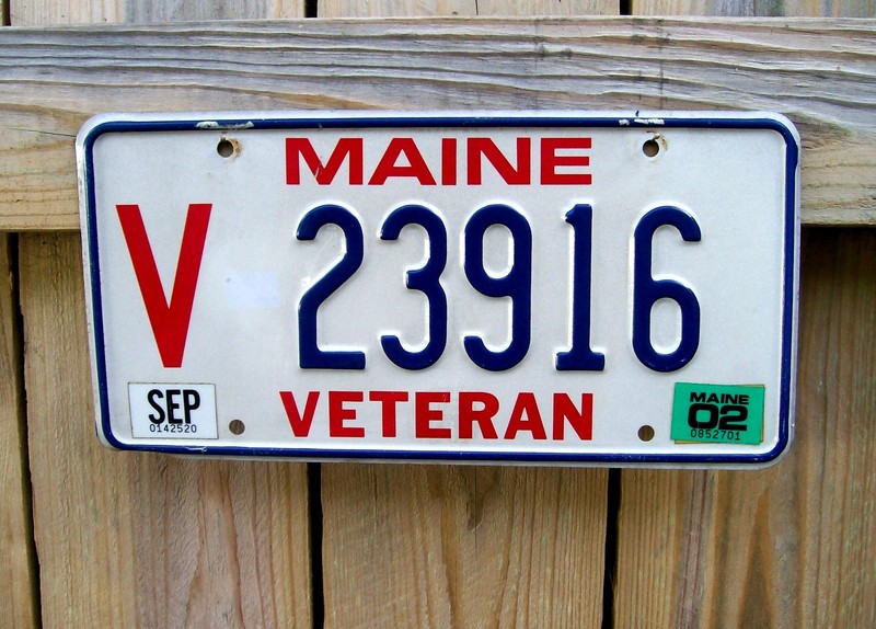 VINTAGE MAINE VETRAN RED V 23916 TAG SEP 2002 02 License Plate
