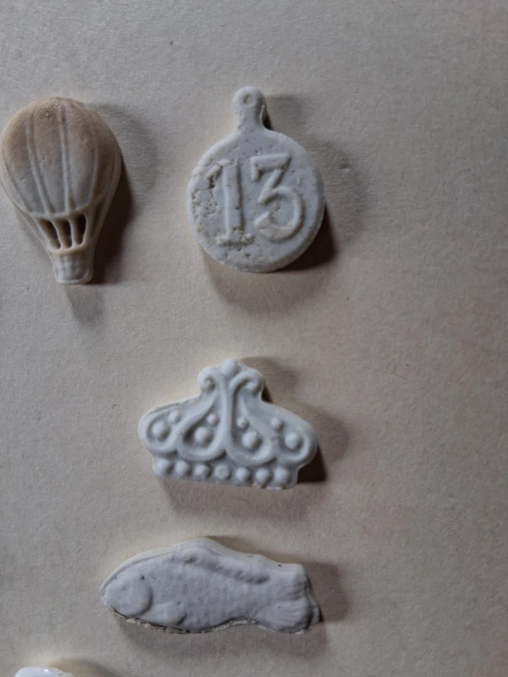 Fèves de gateau de roi plastique et céramique - Photo 2/4