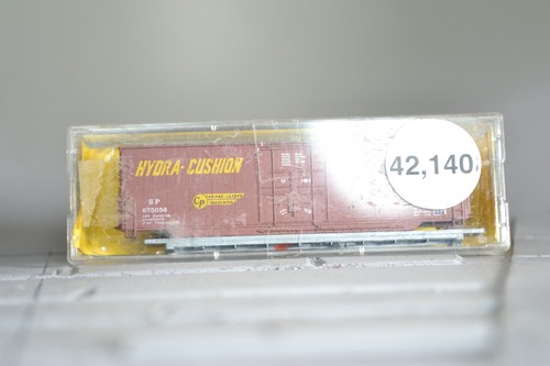 42140 Escala N MDC ROUNDHOUSE 50' BOX CAR SP SOUTH PACIFIC | Condition: Used