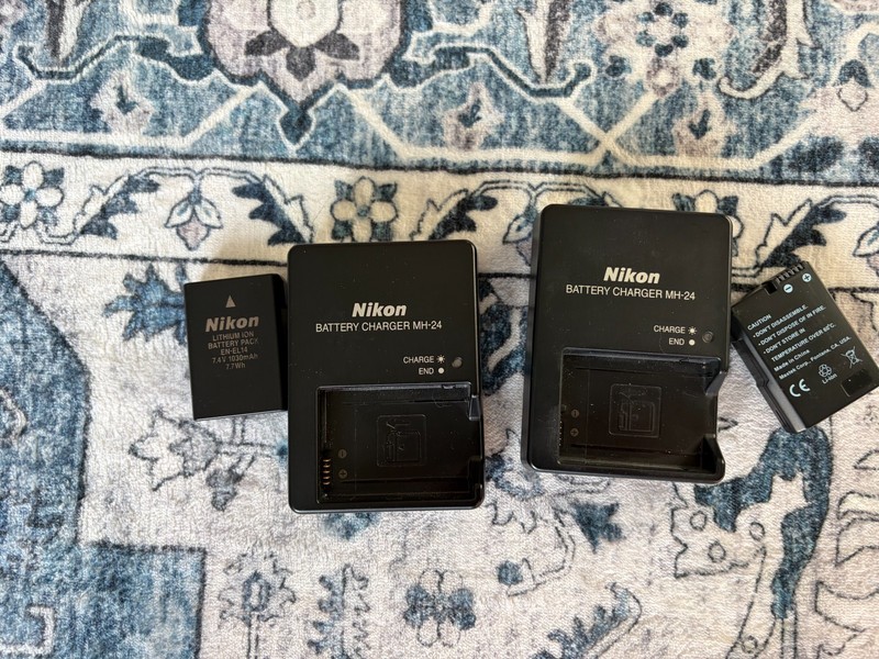 Genuin Nikon MH-24 Battery Charger EN-EL14a D3100 D3200 D3300 D3400 D3500